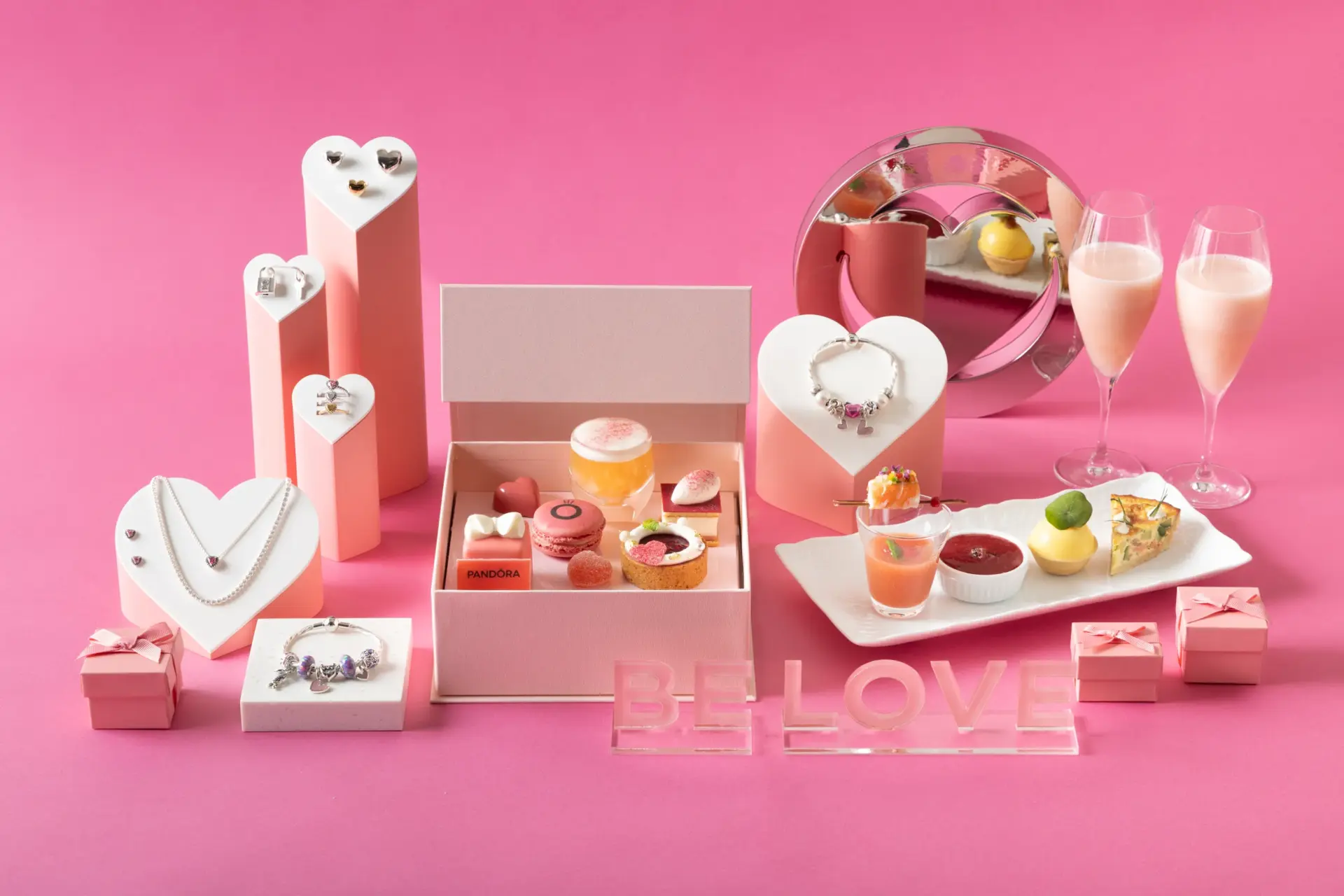 パンドラ x W大阪 初のコラボレーションジュエリーのような