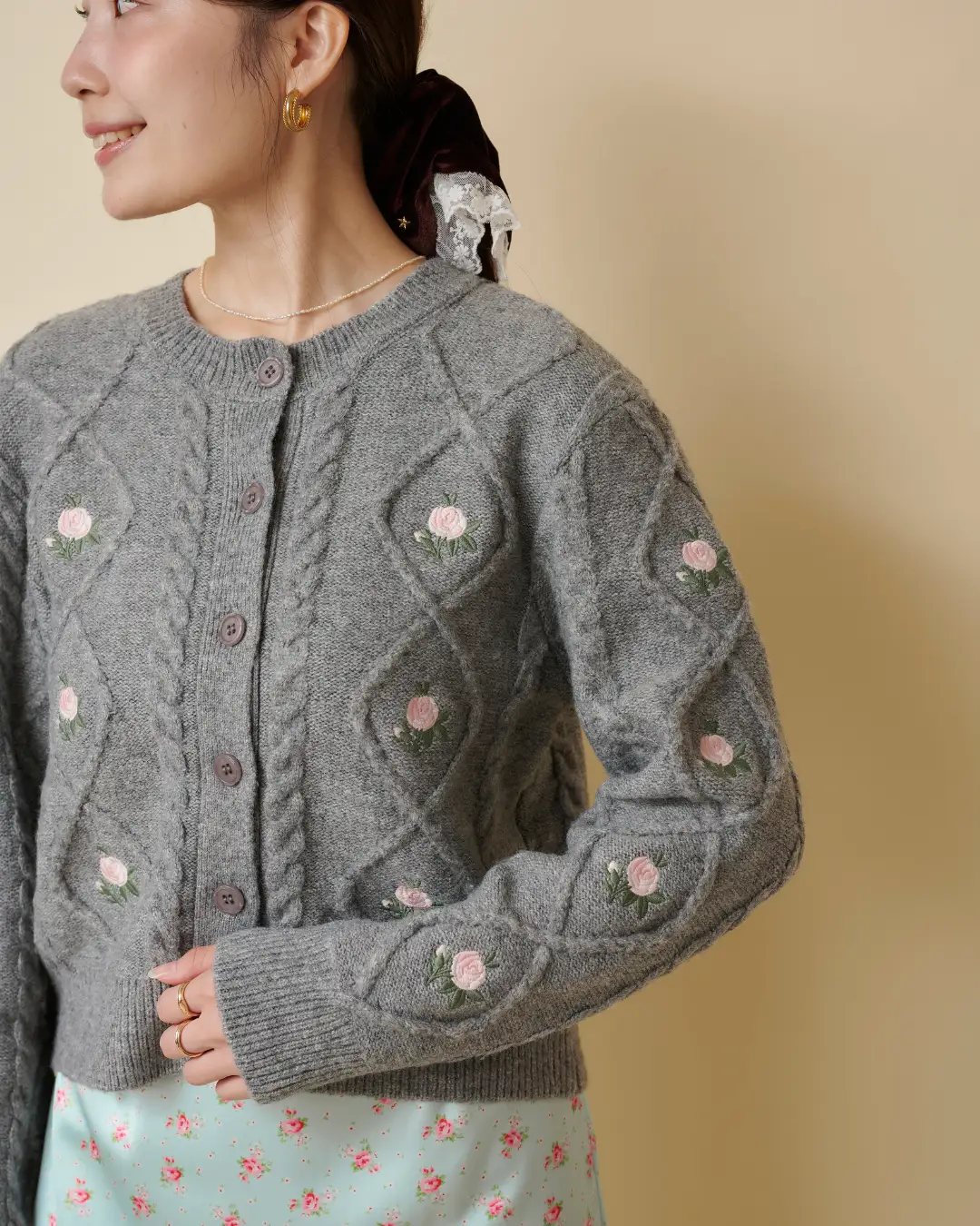 Cath Kidstonのニットケーブルカーディガン Floral Garden