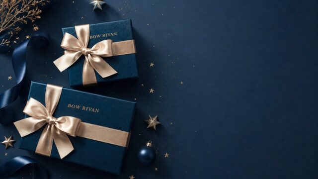 紺色のボックスにゴールドのリボンを合わせたBOW RIVANのクリスマスギフト