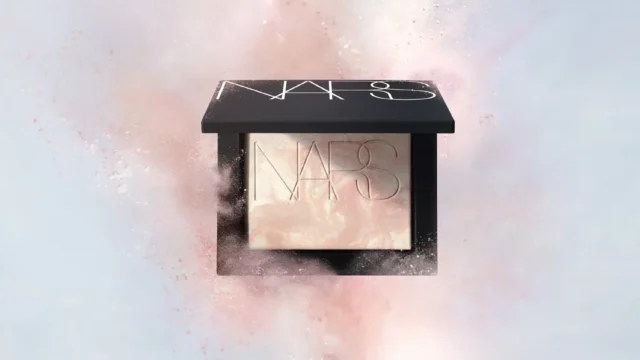 LIGHT REFLECTING PRISMATIC POWDER